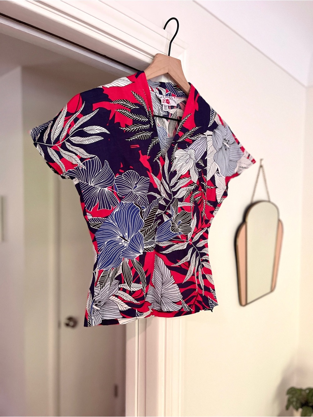 Resortwear Floral Short-Sleeve Wrap Blouse in Navy and Red